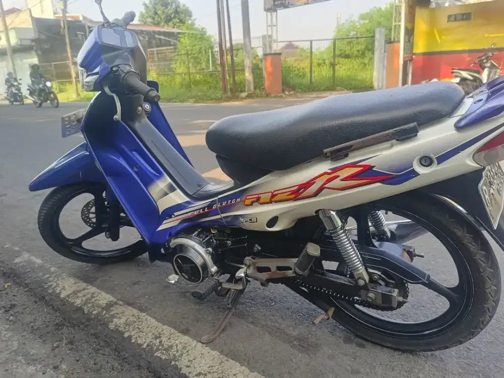 Fiz R  2003 biru Putih