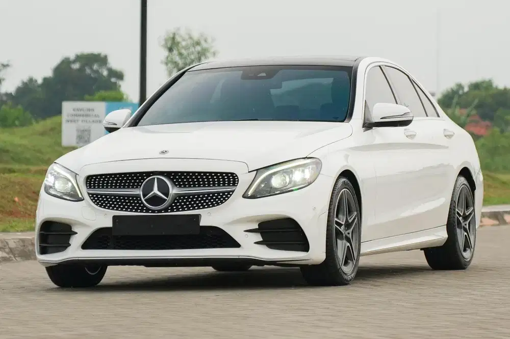 Silent Wealth! Mercedes Benz C300 AMG Facelift 2019 White e300 glc200