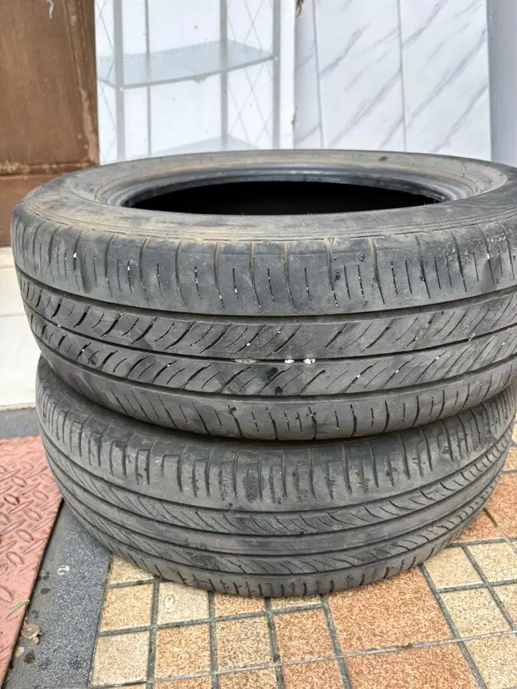 2 Ban mobil LCGC 175/65/R14 tahun 2023