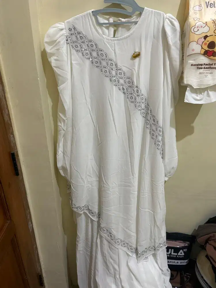 baju muslimm putih cocok buat acara san lain lain masih baru