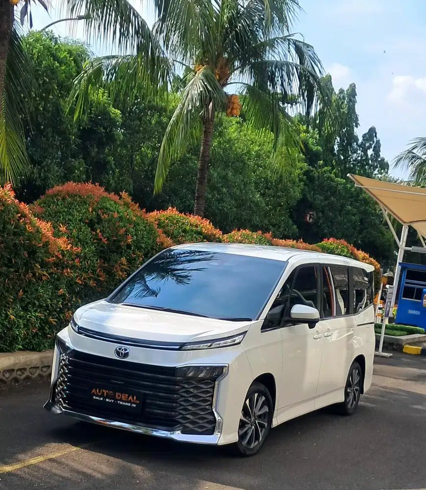 ISTIMEWA// Toyota AllNew Voxy 2.0 AT 2022 SUPER