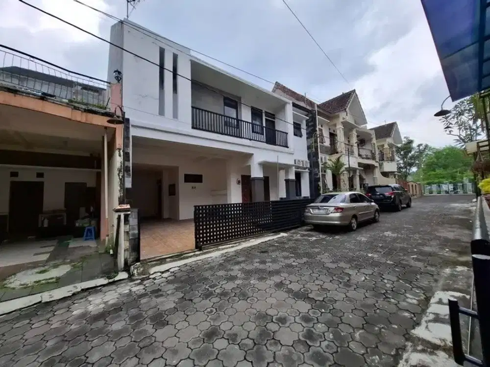 Rumah 2 Lantai Dalam Perumahan Dekat Jogja City Mall