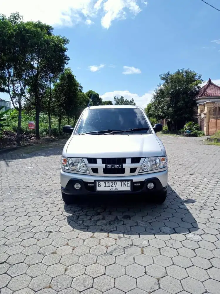 Isuzu Panther [2010]