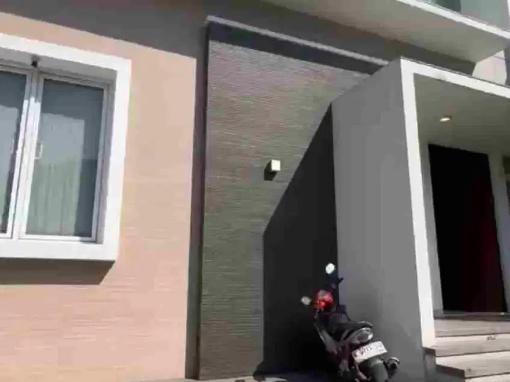 Jual Rumah Mewah  dan Luas Siap Hun Semi Furnishi