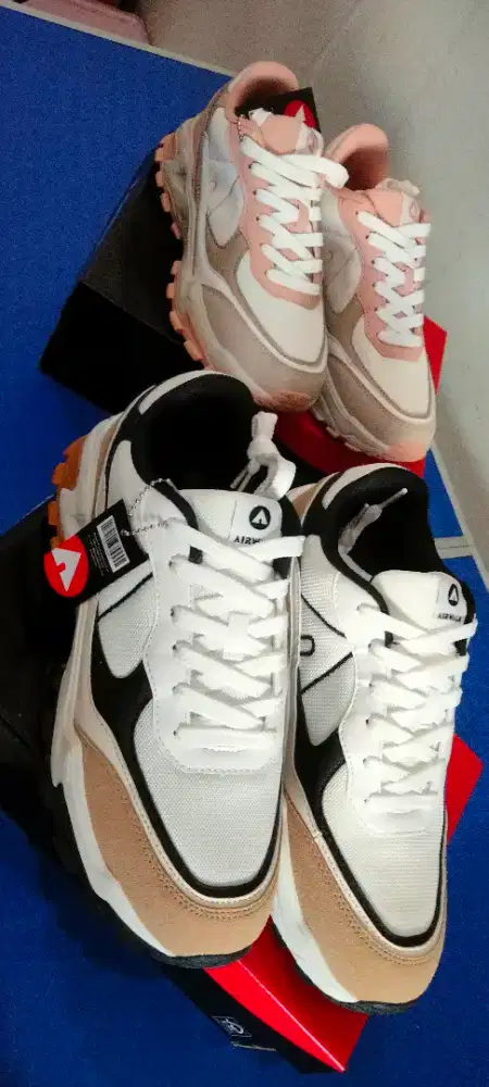 Sepasang Sepatu Airwalk Baru