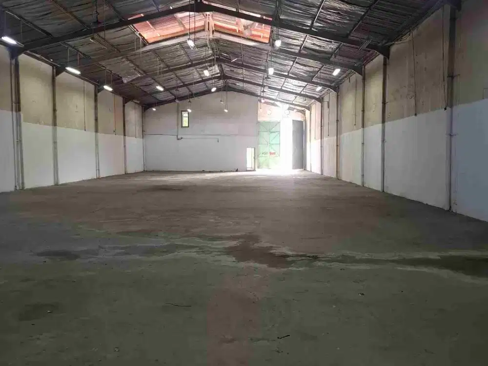 Gudang luas dalam komplek deket Bandara Tangerang