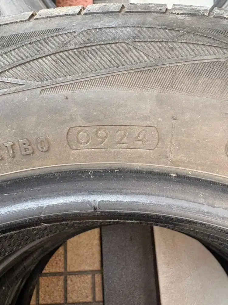 2 ban mobil LCGC 175/65/R14 tahun 2024