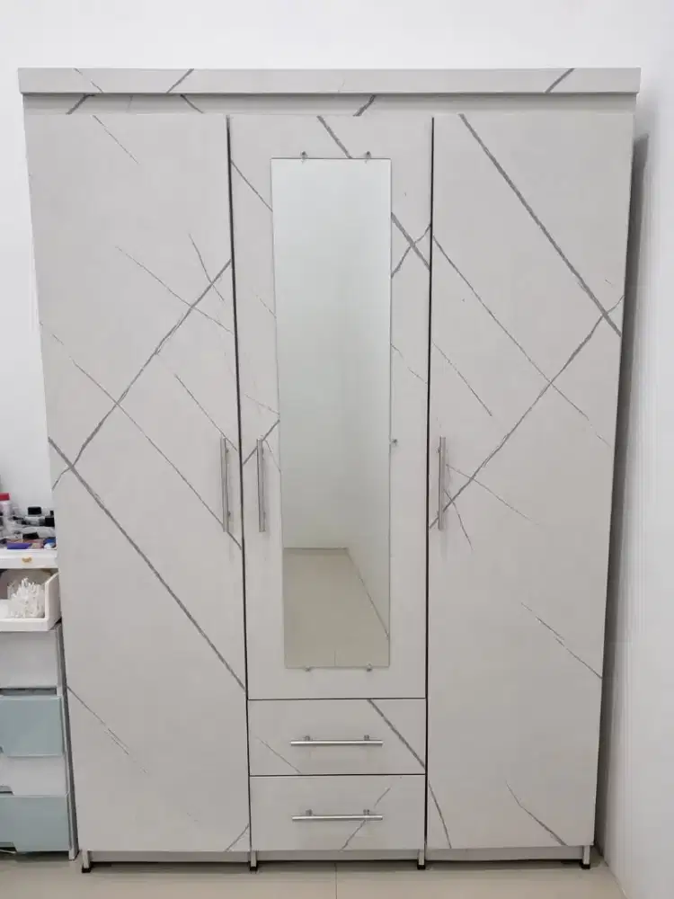lemari 3 pintu motif