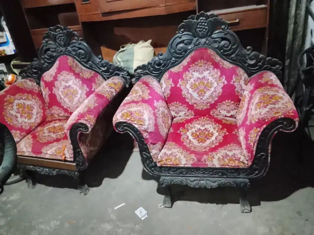 Di jual sofa vintage bunga set ada 3 single & 1 Panjang ukuran besar