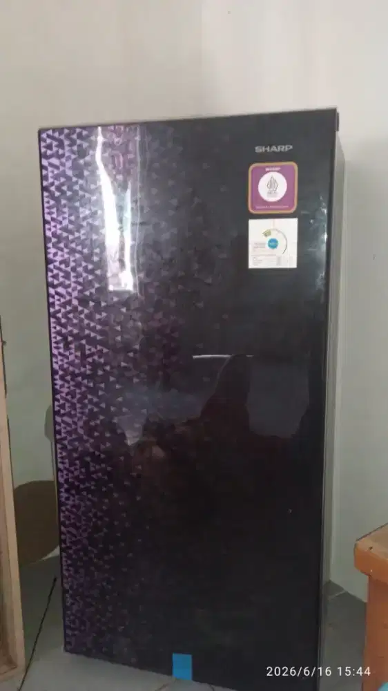 Kulkas Sharp seken rasa baru