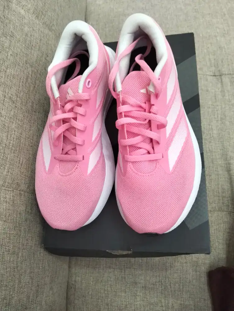 Sepatu adidas duramo