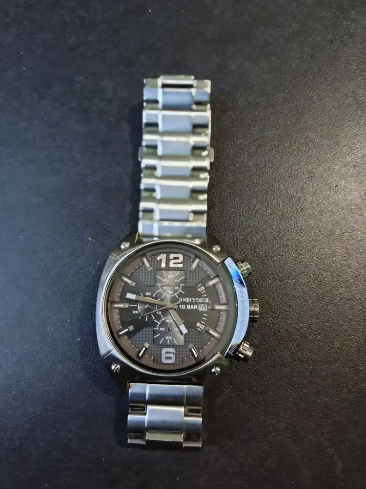Jam tangan diesel