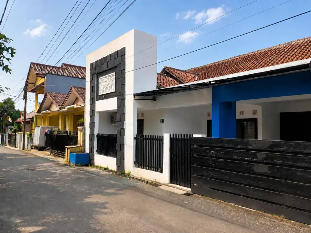 Rumah Strategis Siap Huni, Nyaman, Bebas Banjir di Cibinong | Cocok untuk Hunian Keluarga - HARGA NEGO SAMPAI JADI!