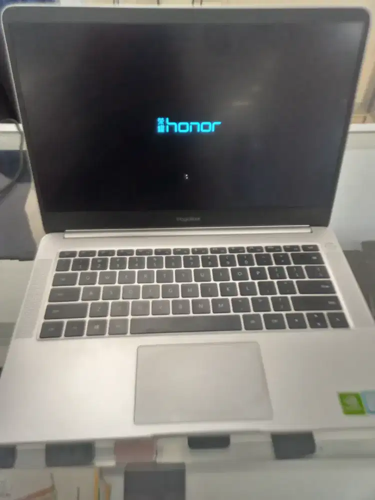 honor magicbook mulus tipis