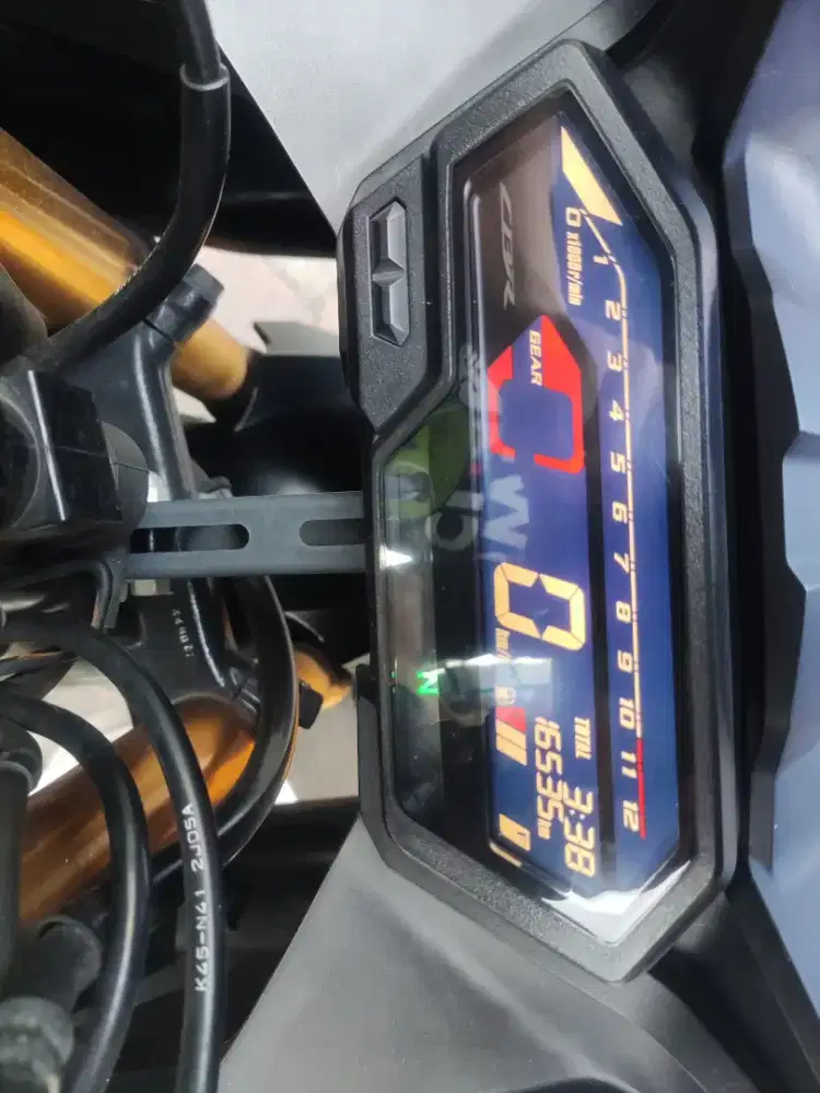 CBR 150R warna hitam