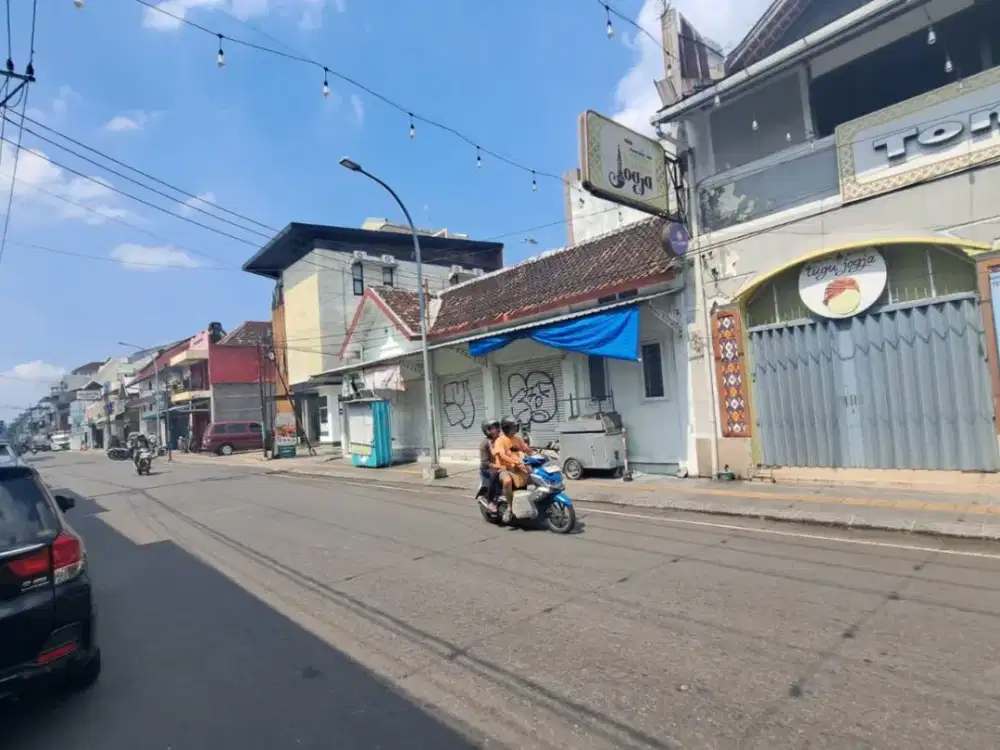 DISEWAKAN Ruang Usaha Estetik Full Furnished Fasad Kaca Area Sosromenduran, Gedongtengen, Yogyakarta