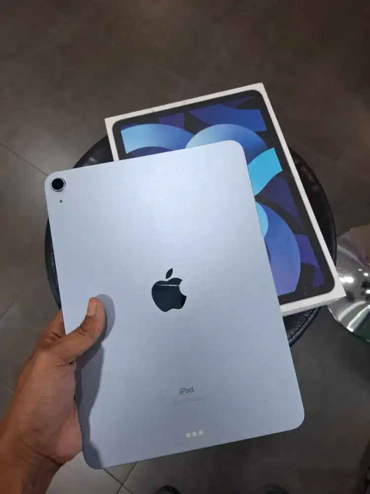 iPad Air 4 64gb WiFi only blue