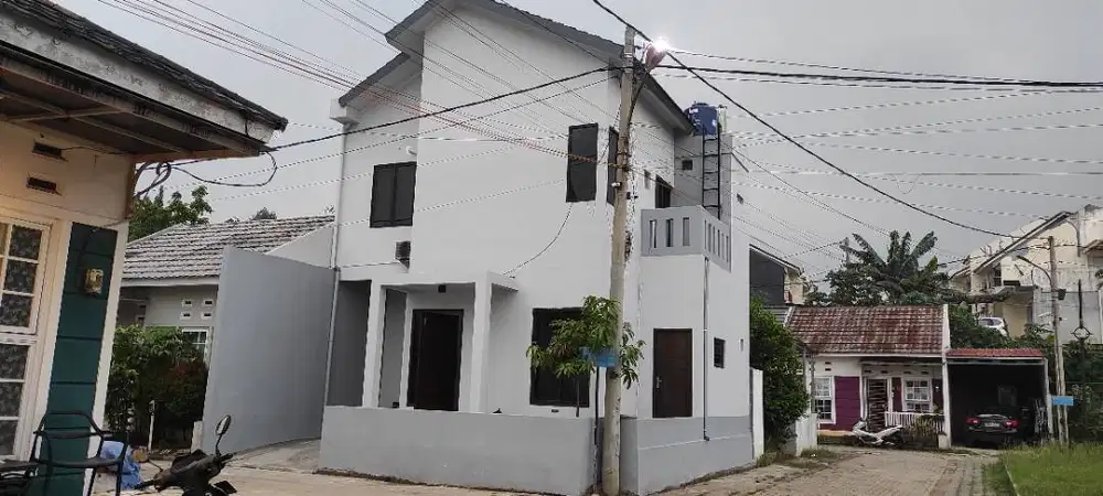 Jual BU : Rumah 2 lantai siap huni ( lokasi strategis )
