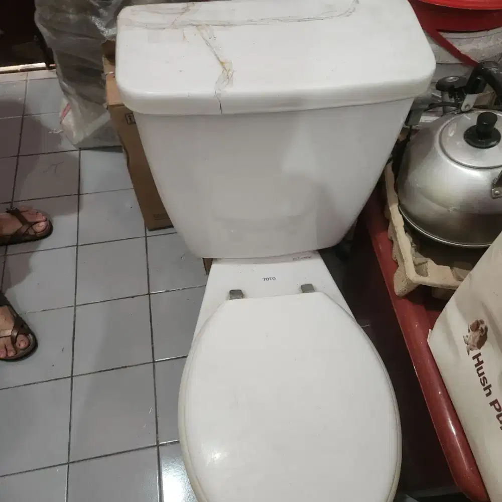 Closet duduk merk toto ada minus