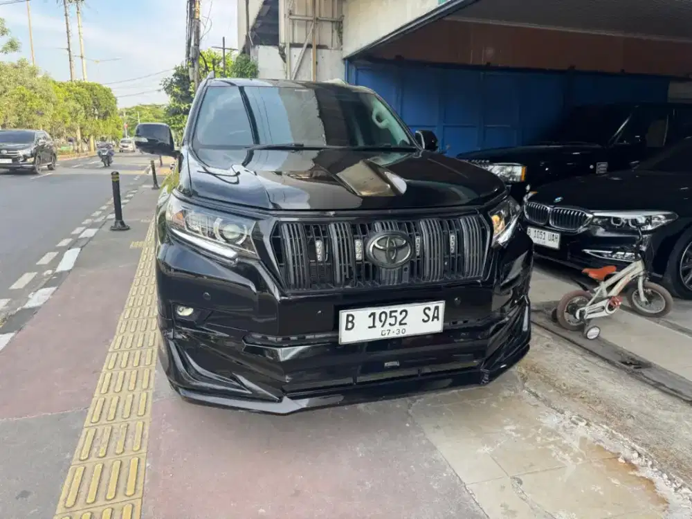 Toyota prado 2012 AT 4x4 sunroof Facelif 2018
