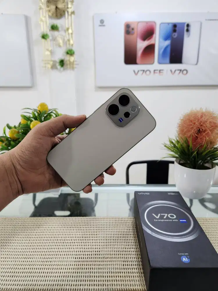 Vivo V70 5G Ram 12+12Gb/ 256Gb Fullset Mulus Original 100% Bergaransi