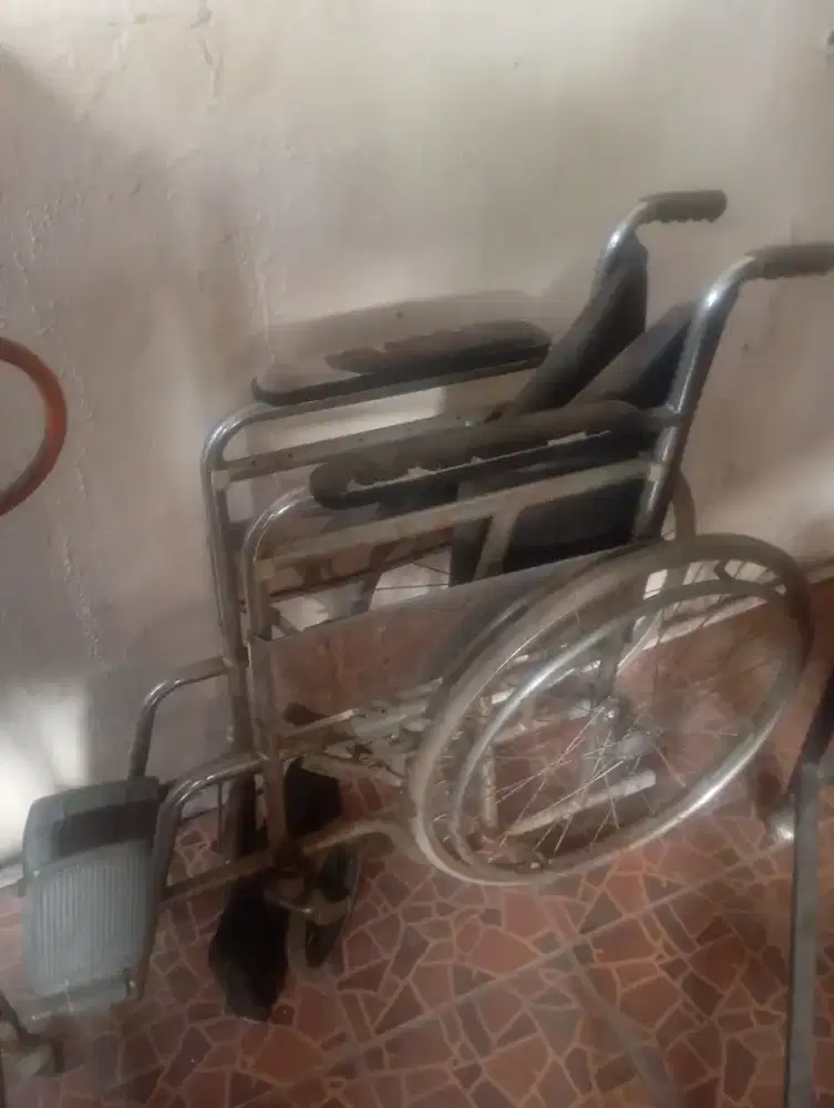 Kursi roda bekas