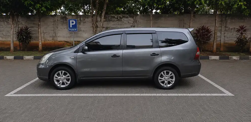 Nissan Grand livina 2013 SV Matik