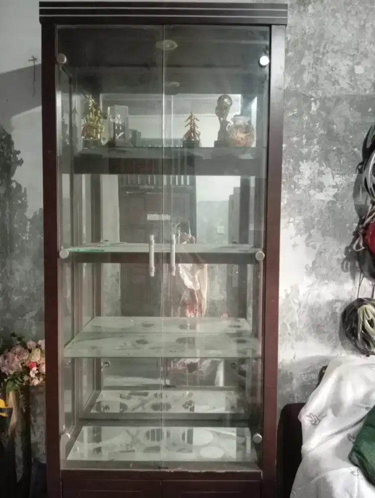 Lemari kaca (kondisi baik)