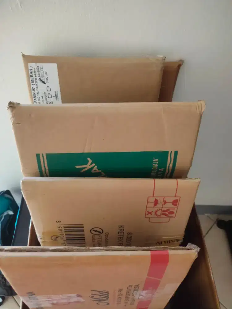 KARDUS ROKOK BEKAS