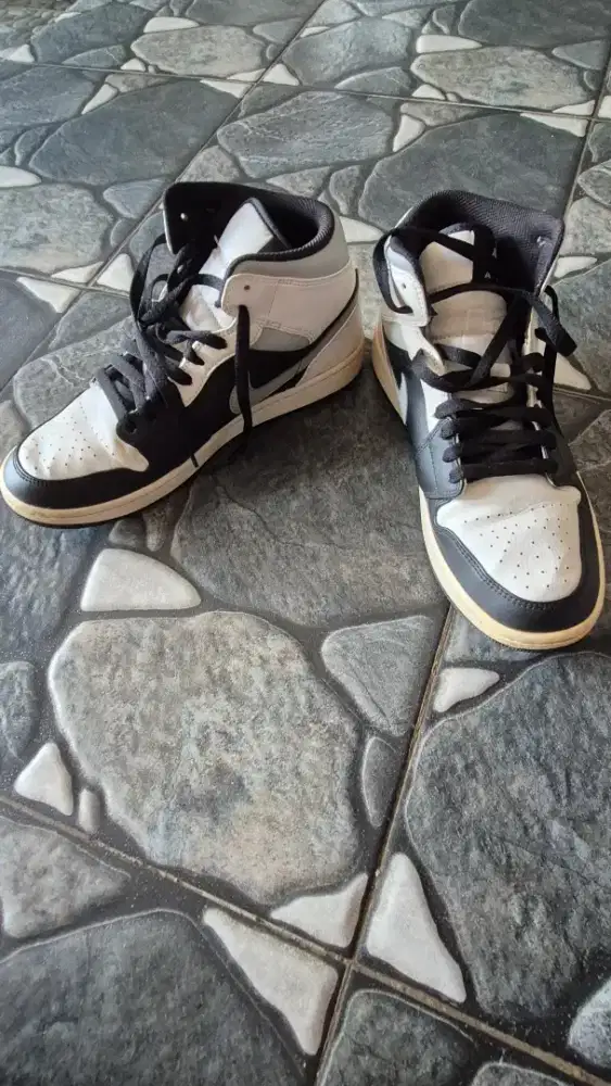 Nike Air Jordan 1 Mid Black White Panda Second Original