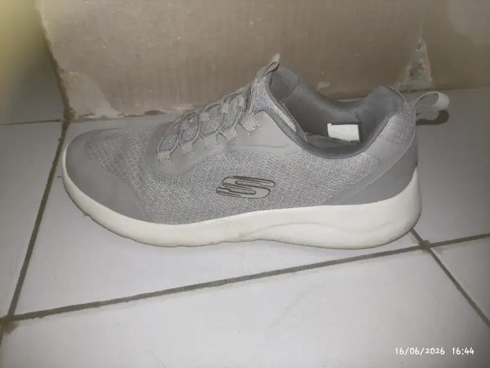 Sepatu Skechers 42 42