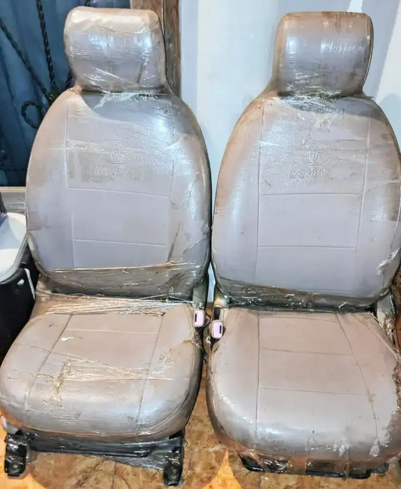 Sepasang Kursi Depan Copotan Toyota Innova