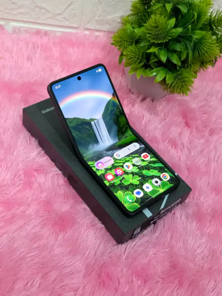Galaxy Z Flip7 512GB Hitam Mulus Bergaransi