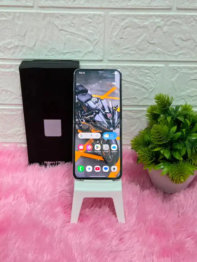 Galaxy Z Flip5 Ungu 256Gb Seadanya