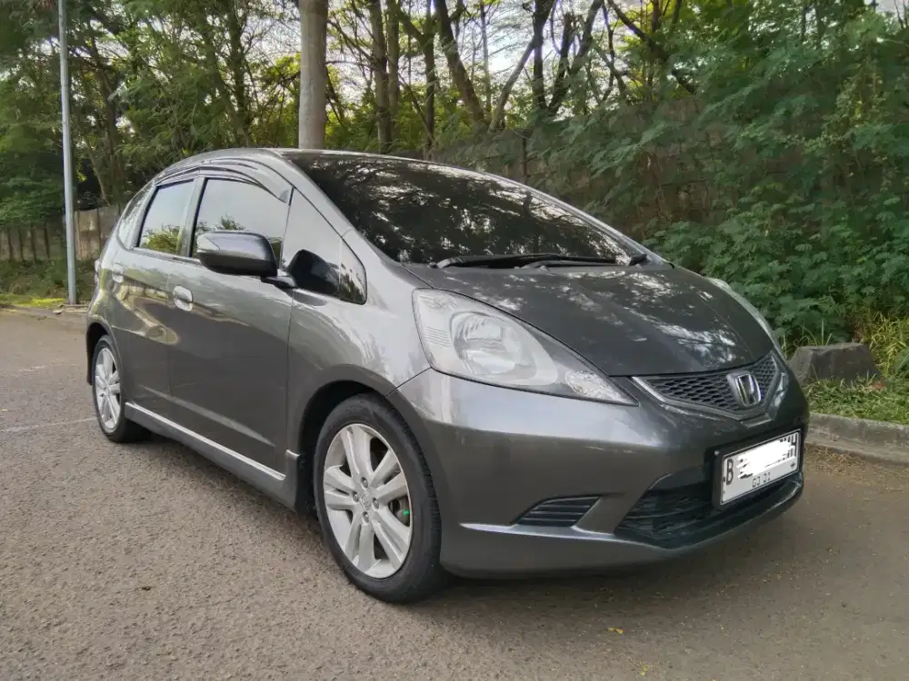 Jazz GE 8 RS 1.5 AT 2011 abu abu