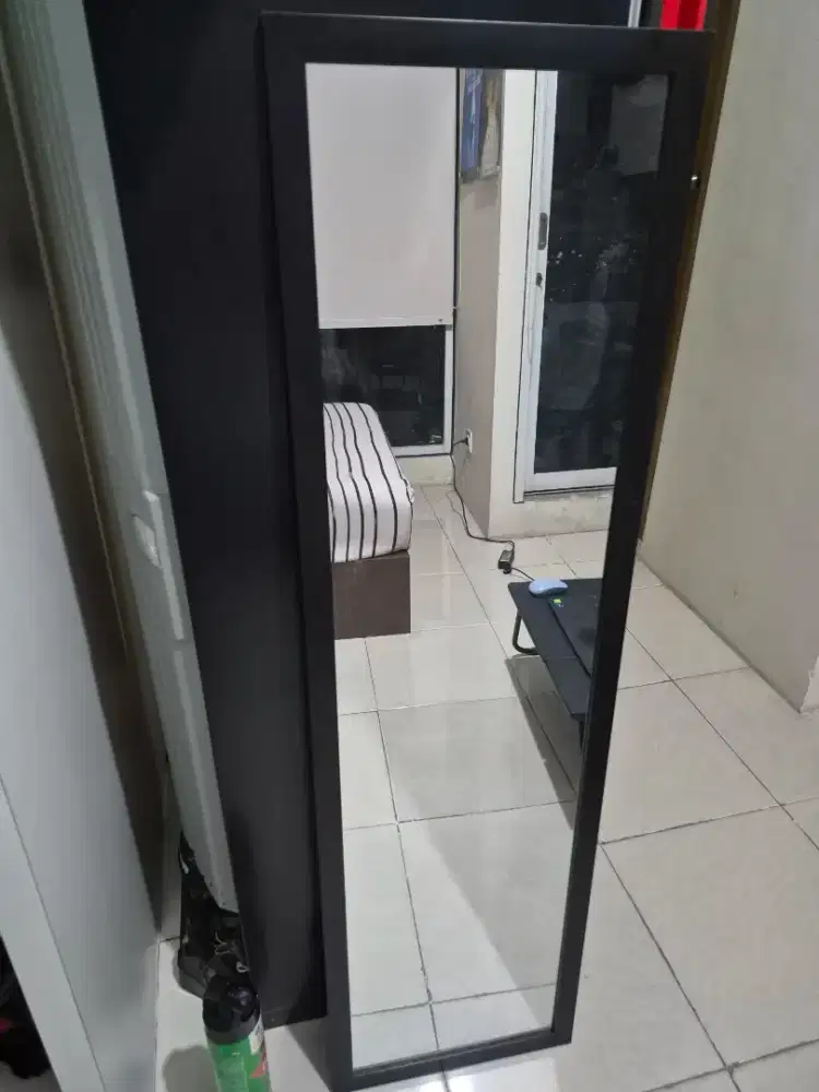 Cermin. Standing Mirror