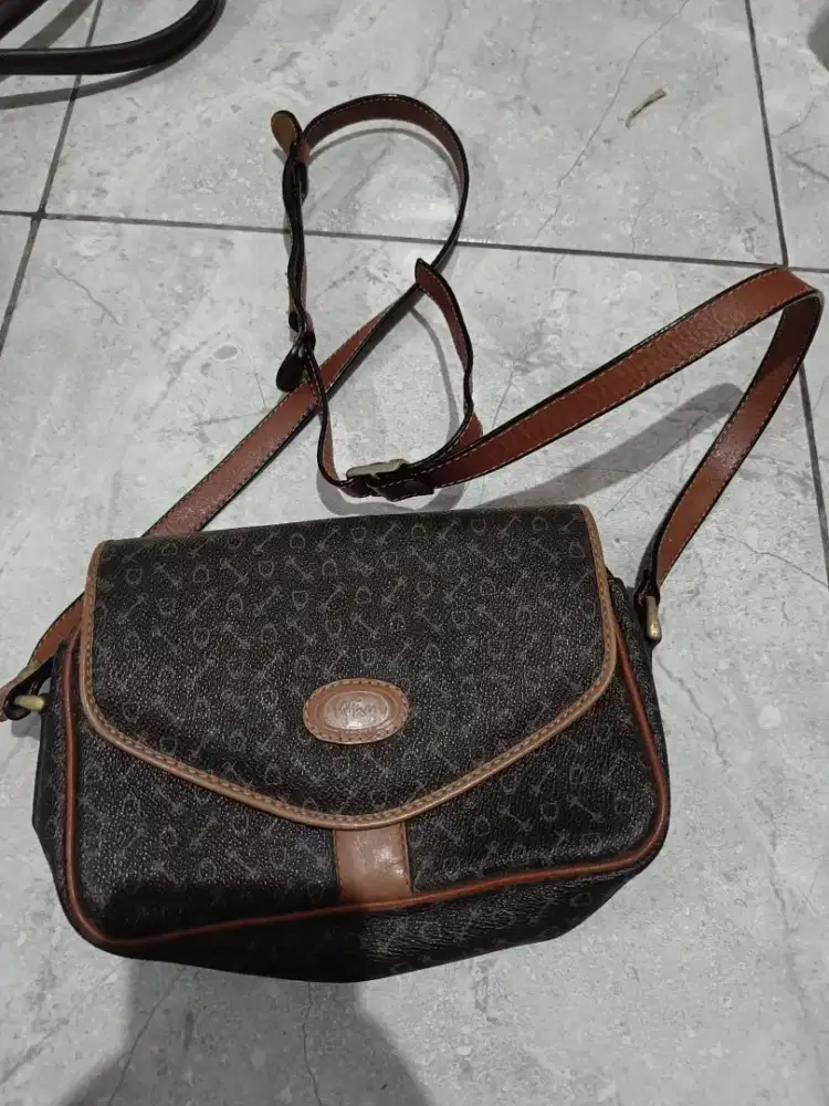 Tas Sling Bag Kulit Vintage Merek Why
