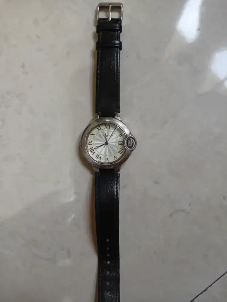 Jam Cartr quartz perlu baterai jalan lancar dan akurat