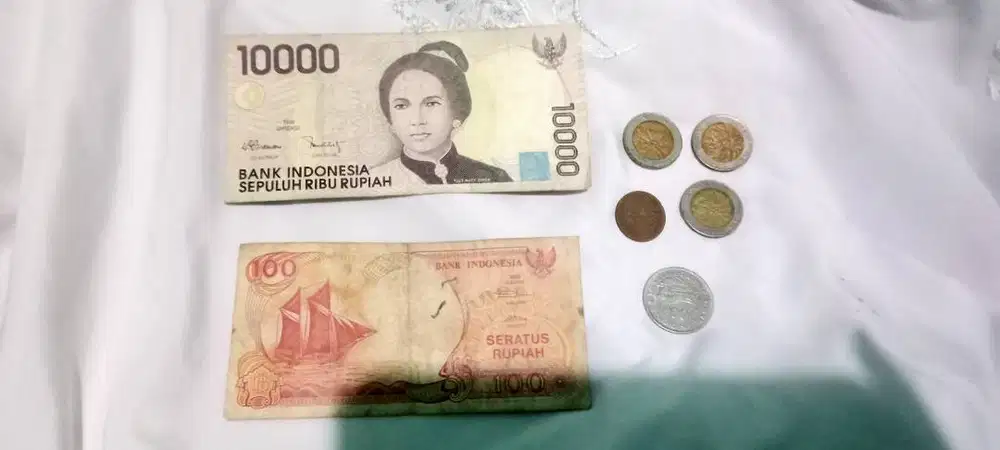 Uang dahulu kertas dan koin