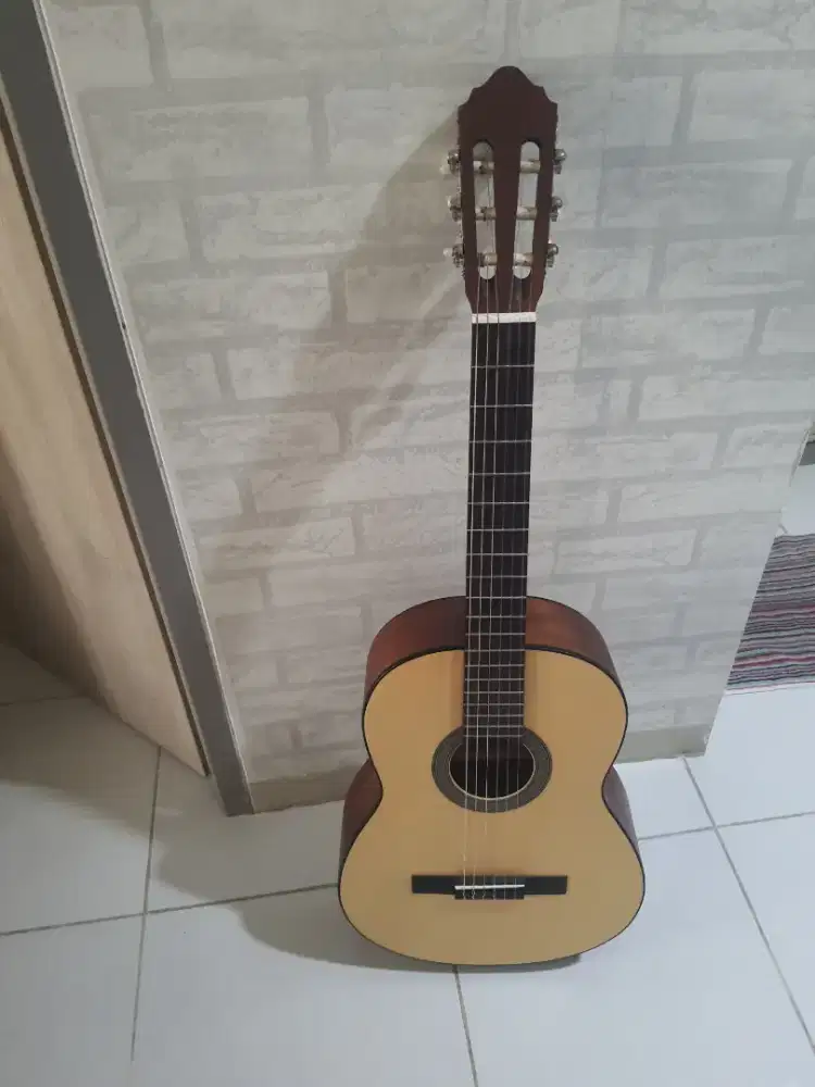 Gitar akustik Nylon