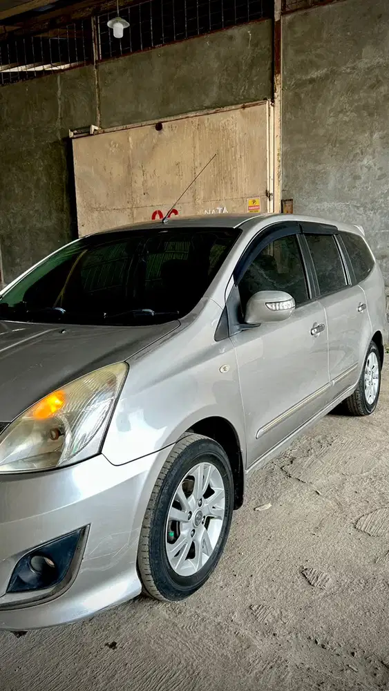 Nissan Grand livina 2012 Bensin