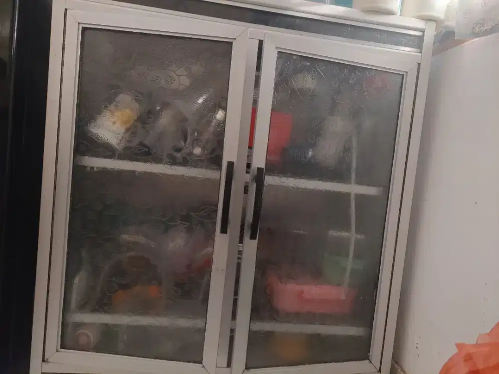 Lemari dapur kaca