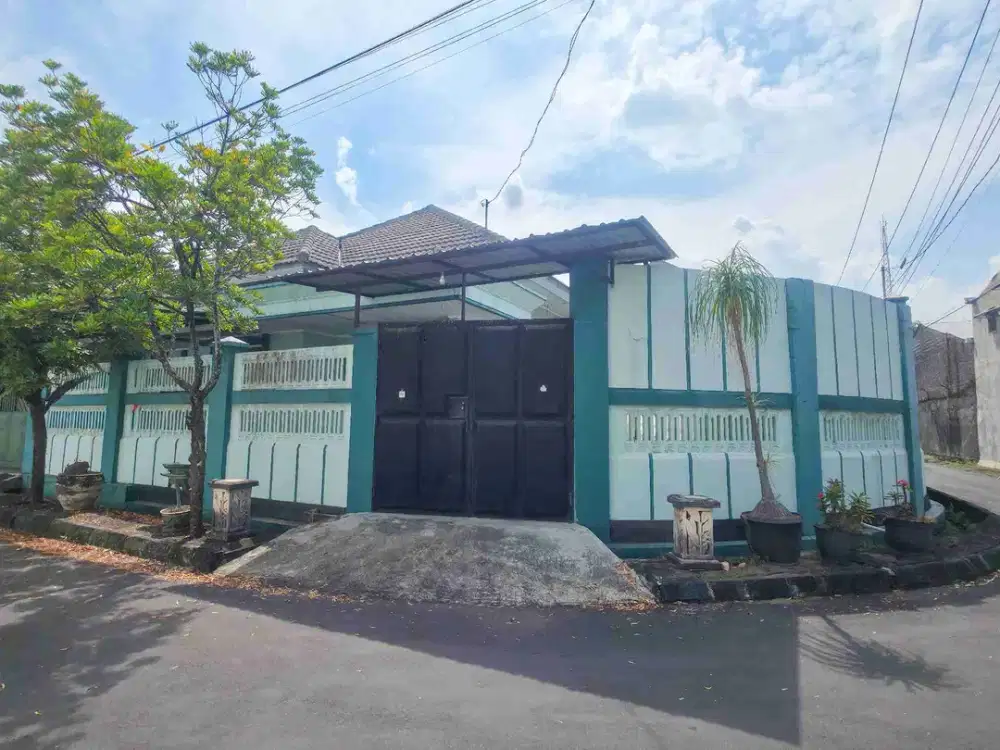 rumah hoek satpam 24jam lokasi solobaru grogol