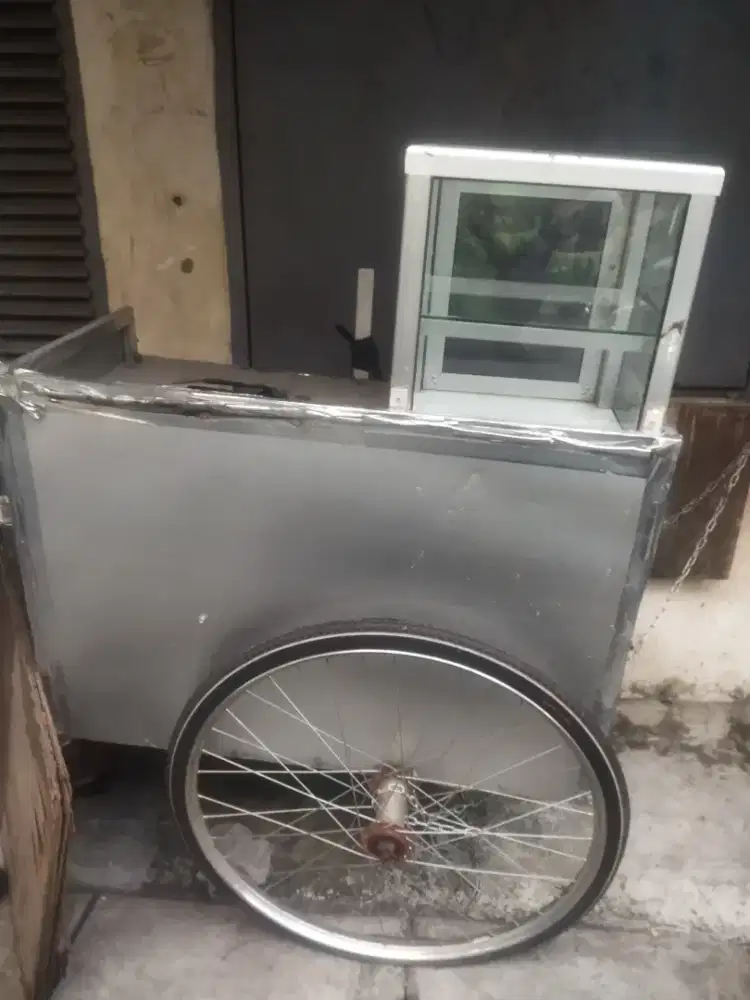 Gerobak cilok, bakso, dimsum jg bisa