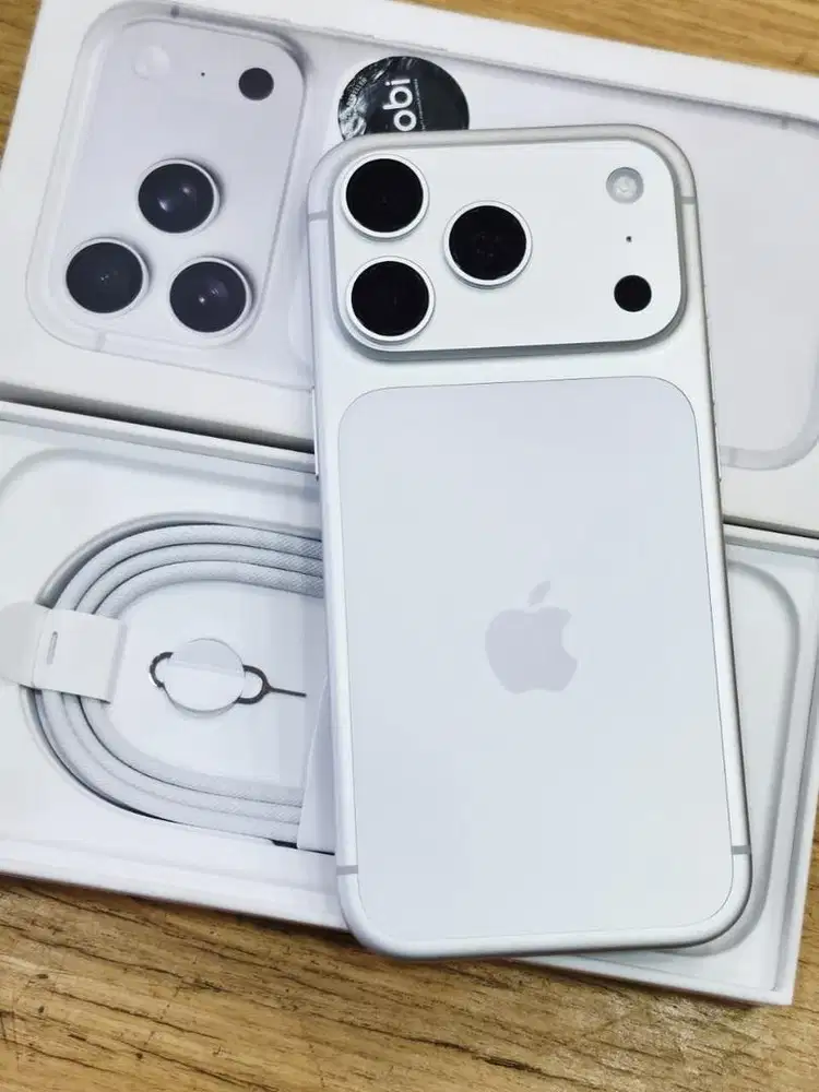 iPhone 17 Pro 256 gb ex iBox bh 100% pemakain 25 hari garansi mei 2027