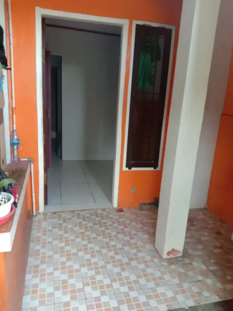 Rumah kontrakan di tengah kota