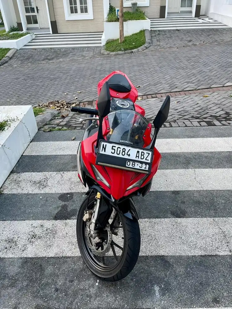 Di jual cbr 2021 plat N malang kota atas nama sendiri