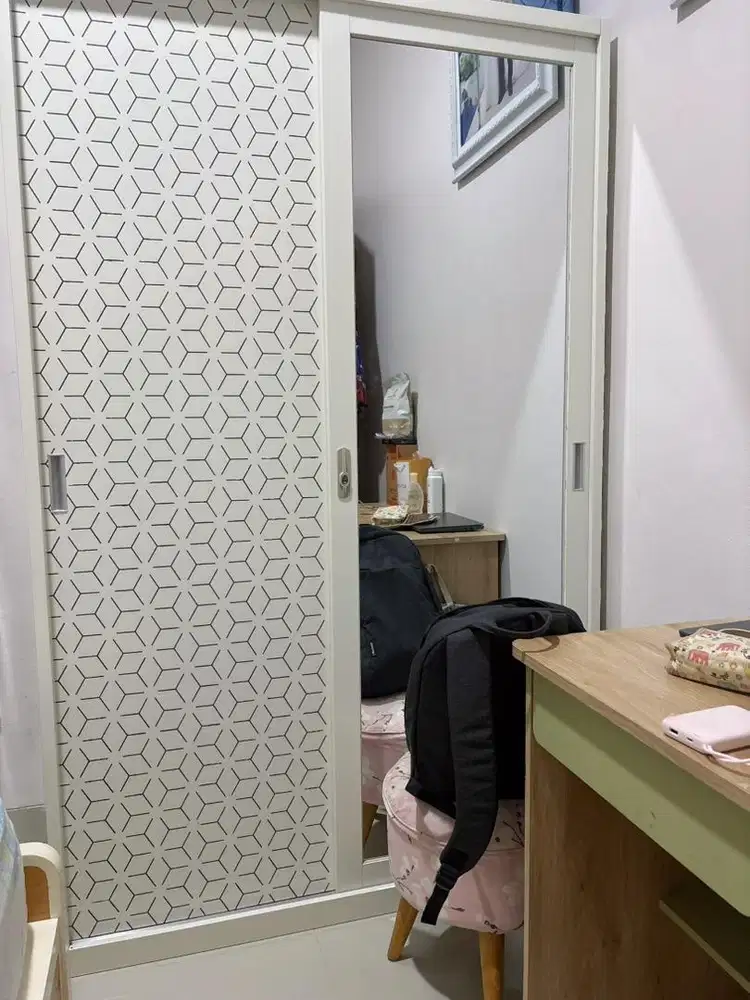 Dijual Lemari Bekas Geser Putih