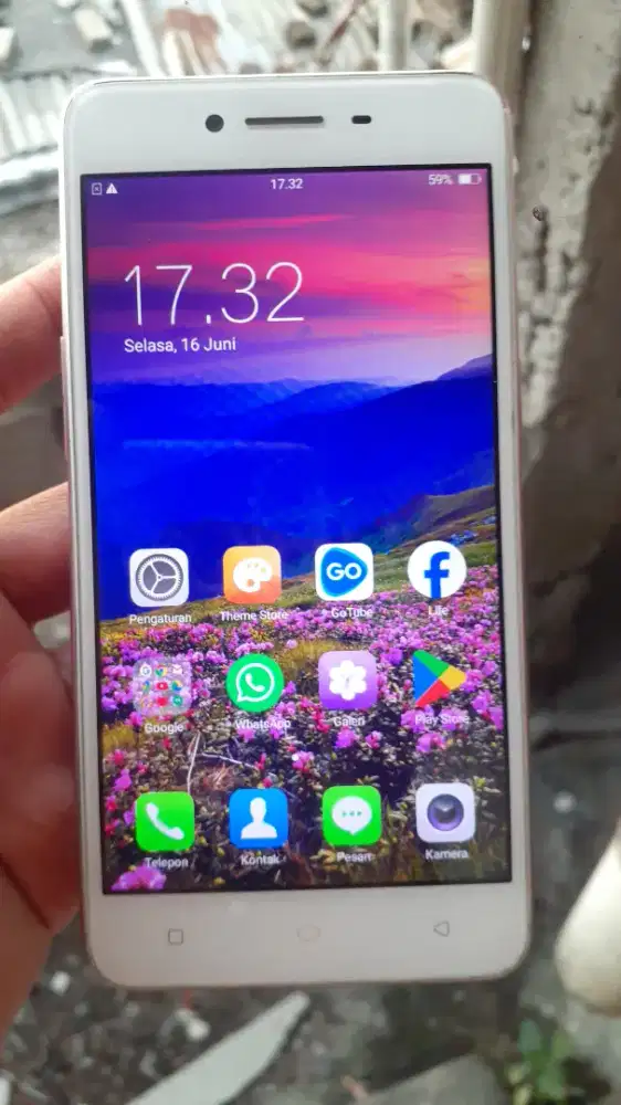 Oppo A37f 4G 2/16 layar 5 inchi gold