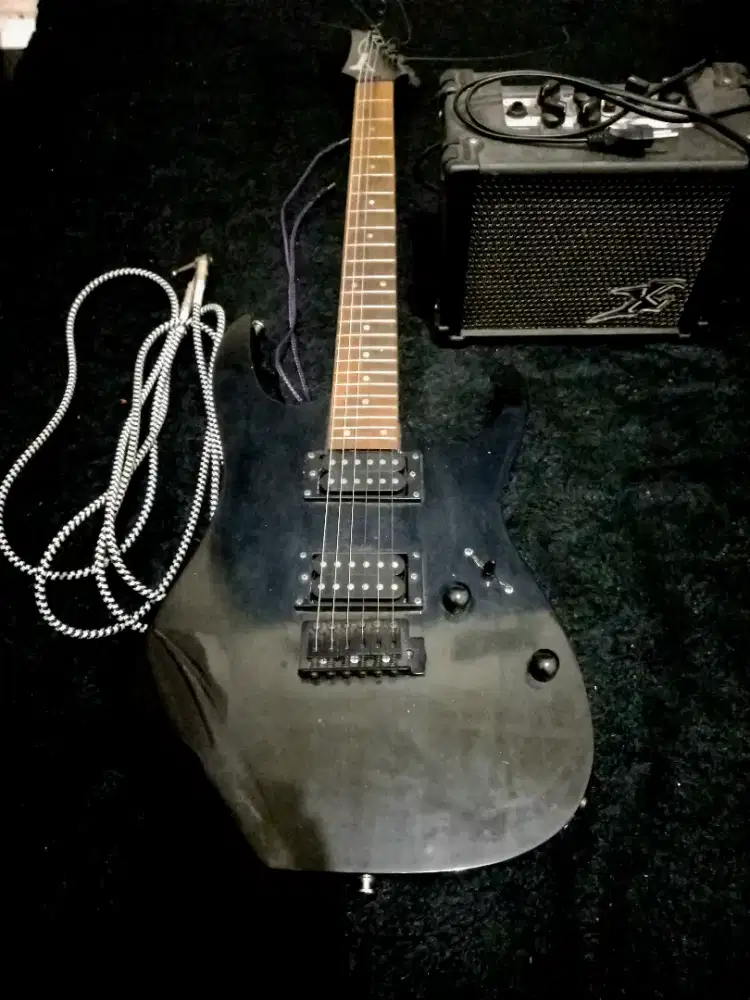 Gitar Ibanez + Ampli + Kabel Jek + Tas Gitar + Capo